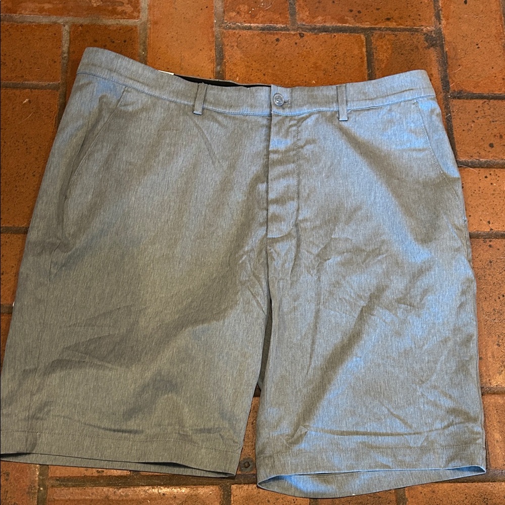 Greg Norman Men's Gray Travel Shorts